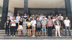 学员参加中国北方工艺美术展